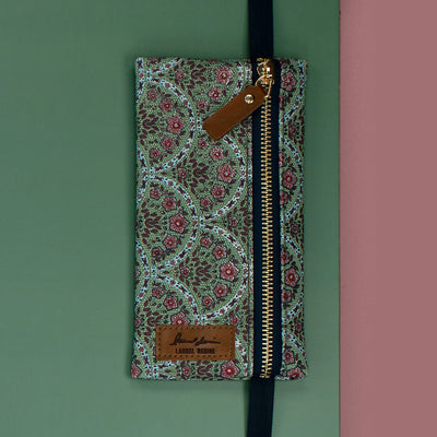 POUCH